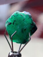 7.05 ct Swat Emerald Crystal – Balanced Form and Vivid Green - Image 4