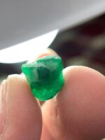 4.37 ct Swat Emerald Crystal – Compact Beauty with Natural Elegance - Image 3