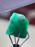4.37 ct Swat Emerald Crystal – Compact Beauty with Natural Elegance - Image 6