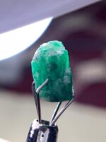 4.37 ct Swat Emerald Crystal – Compact Beauty with Natural Elegance - Image 8