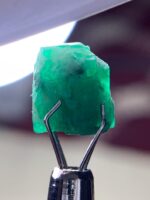 4.37 ct Swat Emerald Crystal – Compact Beauty with Natural Elegance - Image 9