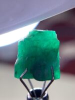 4.37 ct Swat Emerald Crystal – Compact Beauty with Natural Elegance - Image 10