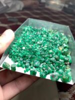 A Closer Look at a 446 Carat Emerald Rough from Swat - Image 5