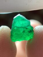 Natural Brilliance: 3.86 Carat Emerald Crystal from Swat Valley, Pakistan - Image 11