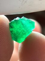 Natural Brilliance: 3.86 Carat Emerald Crystal from Swat Valley, Pakistan - Image 4