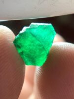 Natural Brilliance: 3.86 Carat Emerald Crystal from Swat Valley, Pakistan - Image 5