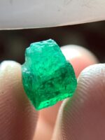 Natural Brilliance: 3.86 Carat Emerald Crystal from Swat Valley, Pakistan - Image 8