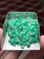 Discovering the Beauty of a 55.30 ct Emerald Rough - Image 2