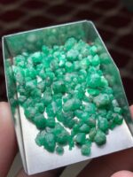 Discovering the Beauty of a 55.30 ct Emerald Rough - Image 12
