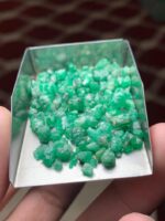 Discovering the Beauty of a 55.30 ct Emerald Rough - Image 13