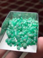 Discovering the Beauty of a 55.30 ct Emerald Rough - Image 4