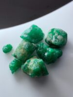 75.77ct Rough Emerald Lot: Chunky Natural Crystals in Rich Green (16x13x11mm Avg) - Image 5