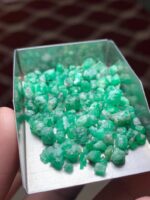 Discovering the Beauty of a 55.30 ct Emerald Rough - Image 6
