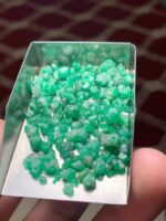 Discovering the Beauty of a 55.30 ct Emerald Rough - Image 7