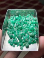Discovering the Beauty of a 55.30 ct Emerald Rough - Image 9