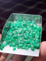 Depth-Focused Elegance: 53.87 ct Emerald Rough Lot from Swat Valley - Image 2