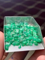 Depth-Focused Elegance: 53.87 ct Emerald Rough Lot from Swat Valley - Image 4