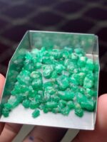 Depth-Focused Elegance: 53.87 ct Emerald Rough Lot from Swat Valley - Image 5