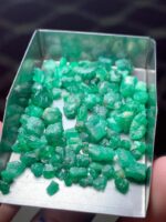 Depth-Focused Elegance: 53.87 ct Emerald Rough Lot from Swat Valley - Image 12