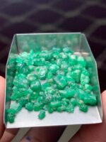 Depth-Focused Elegance: 53.87 ct Emerald Rough Lot from Swat Valley - Image 7