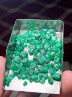 Depth-Focused Elegance: 53.87 ct Emerald Rough Lot from Swat Valley - Image 10