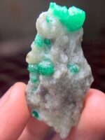 72.80 ct Swat Emerald Specimen – Broad and Graceful Natural Crystal - Image 3
