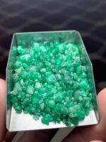 Exceptional Swat Emeralds: 77.90-Carat Rough Lot - Image 3