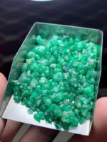 Exceptional Swat Emeralds: 77.90-Carat Rough Lot - Image 9