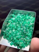 Exceptional Swat Emeralds: 77.90-Carat Rough Lot - Image 10