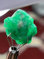 A Majestic Gem — The 9.47-Carat Swat Emerald Crystal - Image 2
