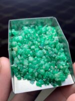 Exceptional Swat Emeralds: 77.90-Carat Rough Lot - Image 12