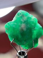 A Majestic Gem — The 9.47-Carat Swat Emerald Crystal - Image 3