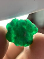 A Majestic Gem — The 9.47-Carat Swat Emerald Crystal - Image 10