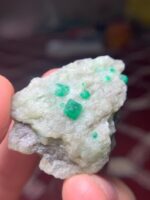 107.65 ct Swat Emerald Specimen – A Large-Scale Natural Crystal Formation - Image 3