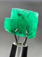 3.05ct Swat Emerald Crystal – Natural Green Elegance in 8.06 x 9.89 x 4.97 mm - Image 4