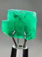 3.05ct Swat Emerald Crystal – Natural Green Elegance in 8.06 x 9.89 x 4.97 mm - Image 5