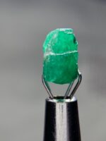 3.05ct Swat Emerald Crystal – Natural Green Elegance in 8.06 x 9.89 x 4.97 mm - Image 6