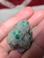 107.65 ct Swat Emerald Specimen – A Large-Scale Natural Crystal Formation - Image 7