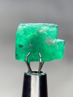 3.05ct Swat Emerald Crystal – Natural Green Elegance in 8.06 x 9.89 x 4.97 mm - Image 7