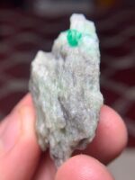 107.65 ct Swat Emerald Specimen – A Large-Scale Natural Crystal Formation - Image 9