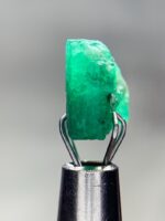 3.05ct Swat Emerald Crystal – Natural Green Elegance in 8.06 x 9.89 x 4.97 mm - Image 9