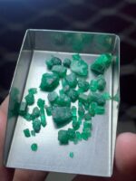 27.06ct Swat Emerald Rough – A Compact Lot of Vivid Green Crystals - Image 4