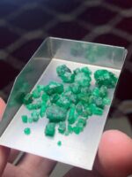 27.06ct Swat Emerald Rough – A Compact Lot of Vivid Green Crystals - Image 8