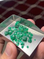 27.06ct Swat Emerald Rough – A Compact Lot of Vivid Green Crystals - Image 9