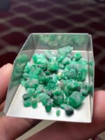 Vibrant 52.25ct Swat Emerald Rough Lot - Image 11