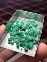 Vibrant 52.25ct Swat Emerald Rough Lot - Image 12