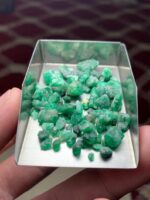 Vibrant 52.25ct Swat Emerald Rough Lot - Image 4