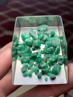 Vibrant 52.25ct Swat Emerald Rough Lot - Image 5