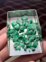Vibrant 52.25ct Swat Emerald Rough Lot - Image 6