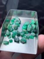 The Glow of the Mountains: 39.09 ct Swat Emerald Rough Lot - Image 7